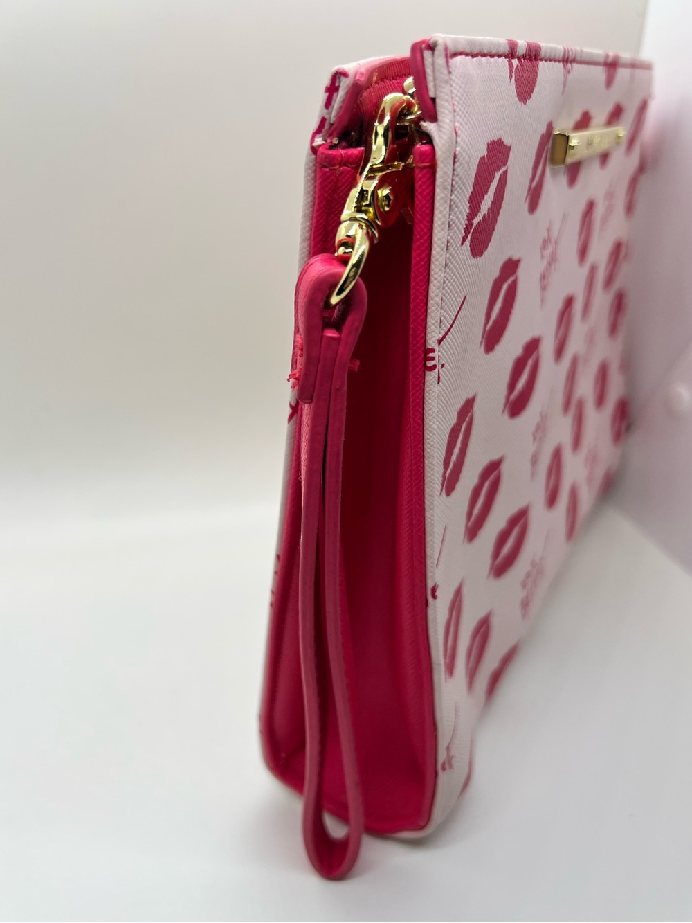 Betsey Johnson lips print wristlet purse - Picture 4 of 9